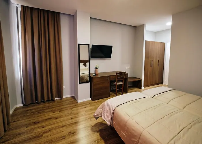 In Center 3* ティラナ