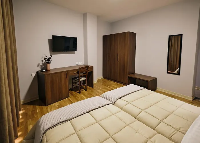 In Center 3* ティラナ